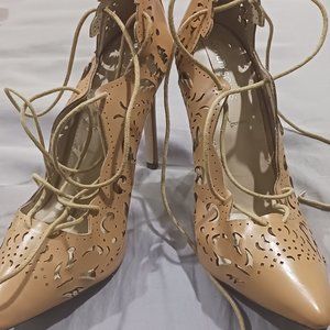 Mustard yellow spring heel